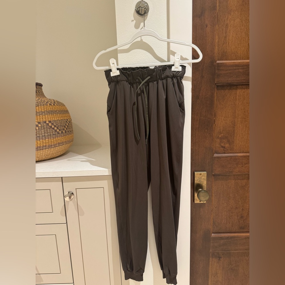 Size 4 On the Fly Lulu joggers in perfect condition.